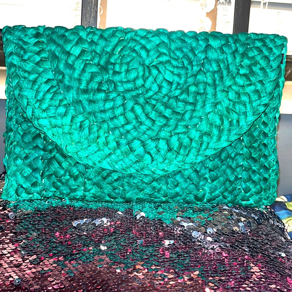 Straw clutch